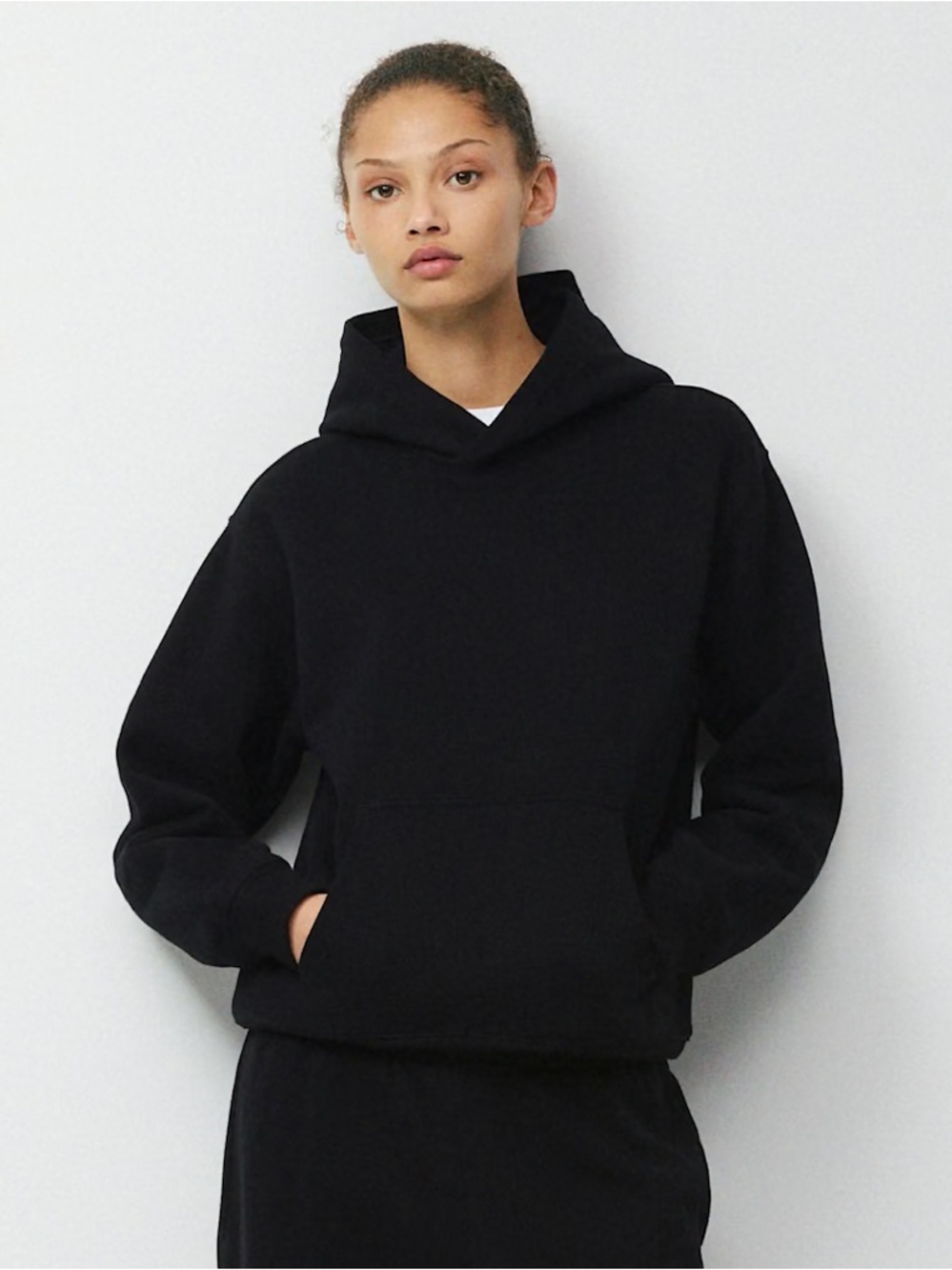 Aritzia Black Women's Pullover Hoodie